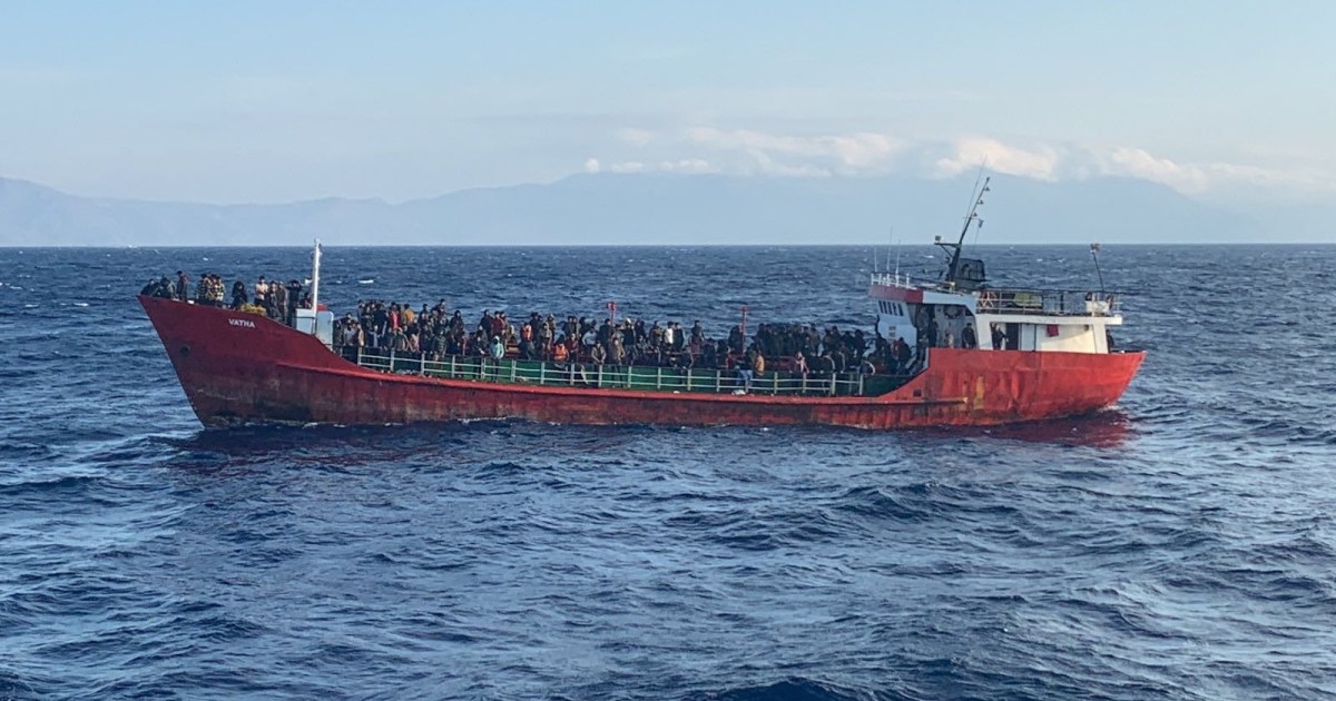 Search continues after migrant boat sinks off Greece