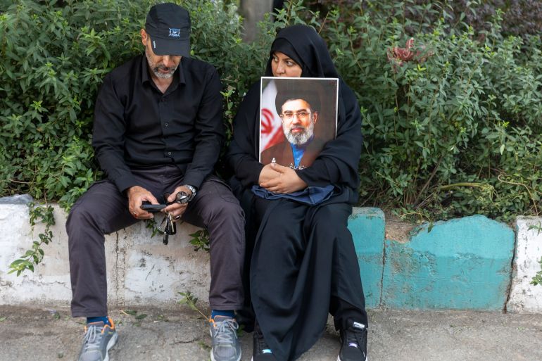 Iran’s Supreme Leader Calls for Unity and Calm Amid Political Divisions and US Conflict