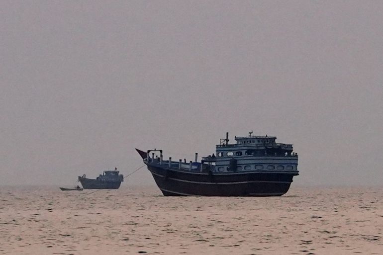 Oman Holds Talks with Tehran on Managing Hormuz Strait as US and Iran Continue Hostilities