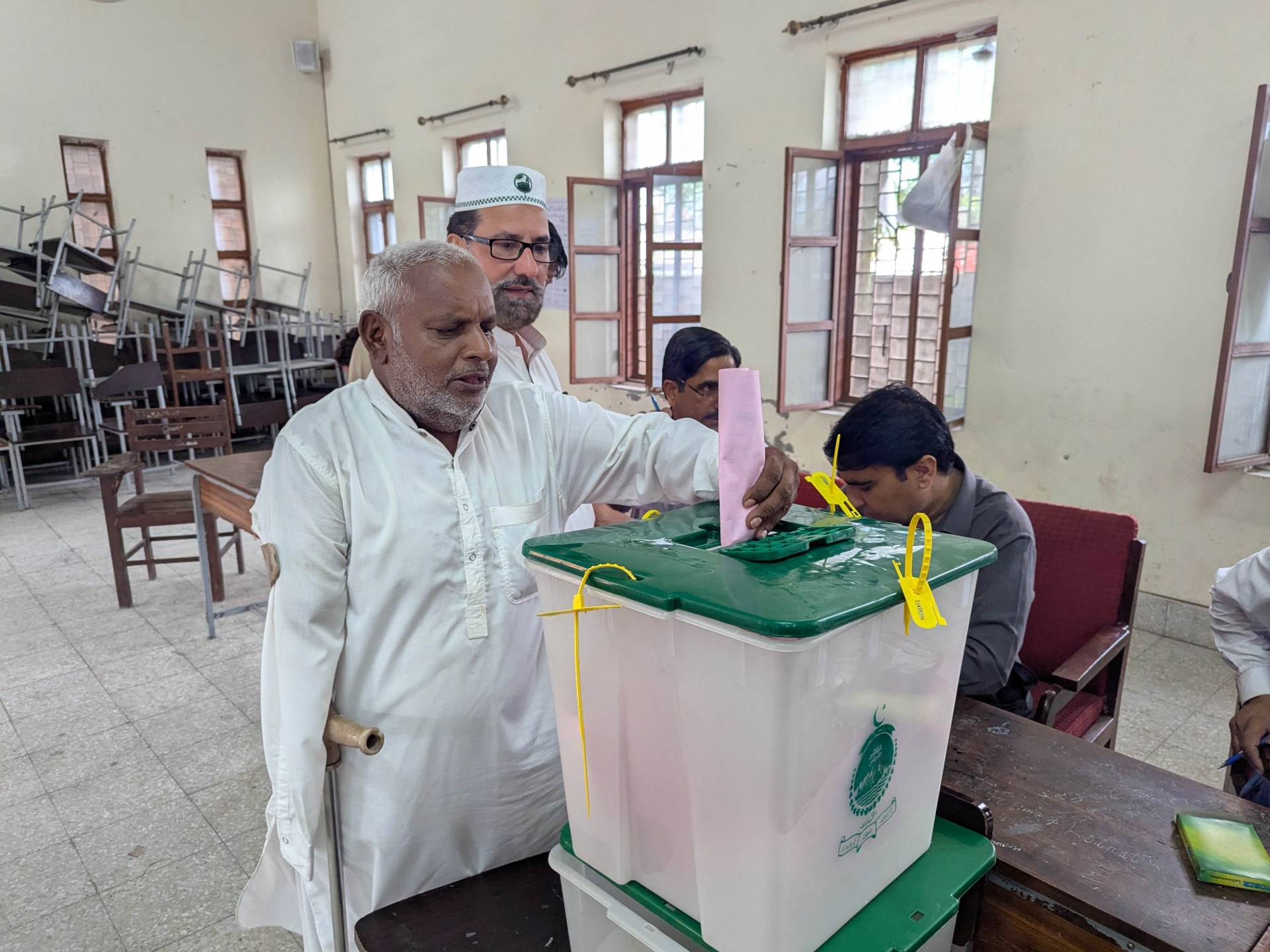 Only four Kashmir constituencies vote as unrest delays polling