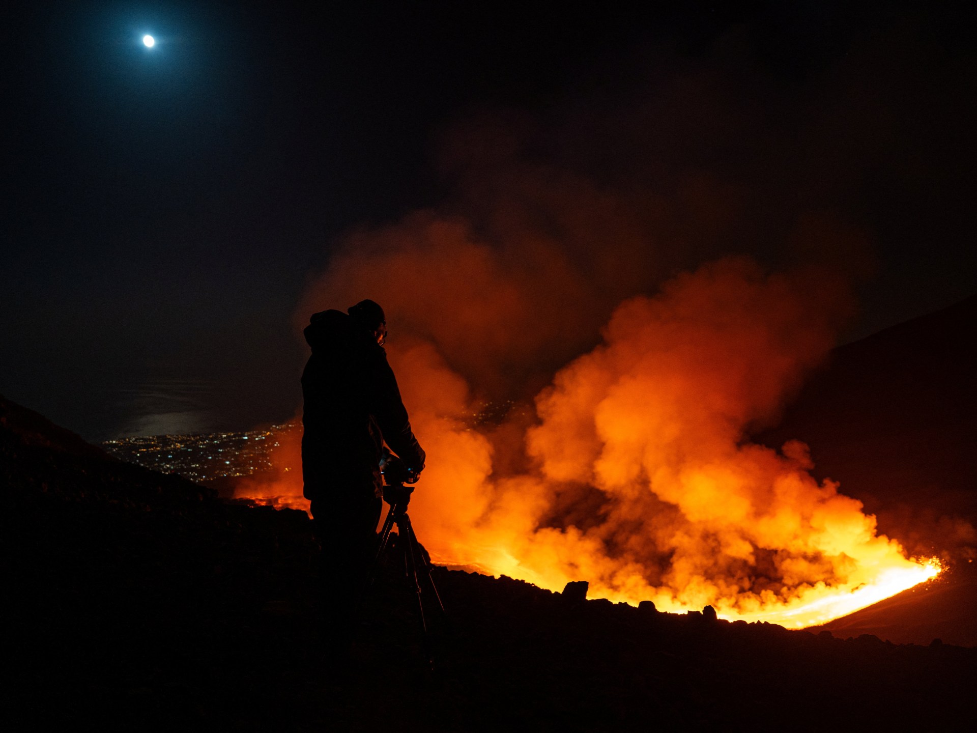 Catania arrivals halted as Mount Etna erupts