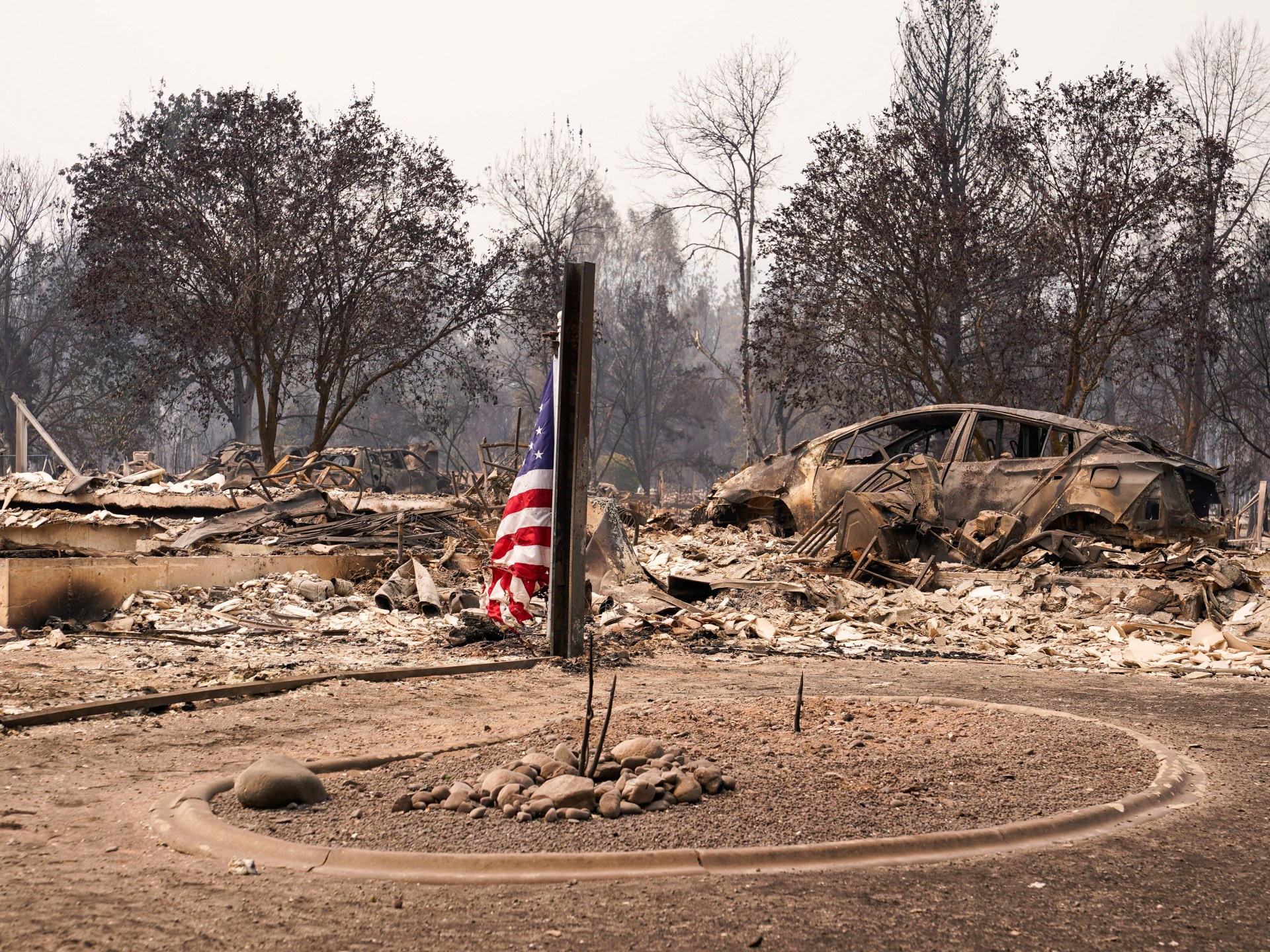 Fast-moving Spokane fires destroy hundreds of buildings