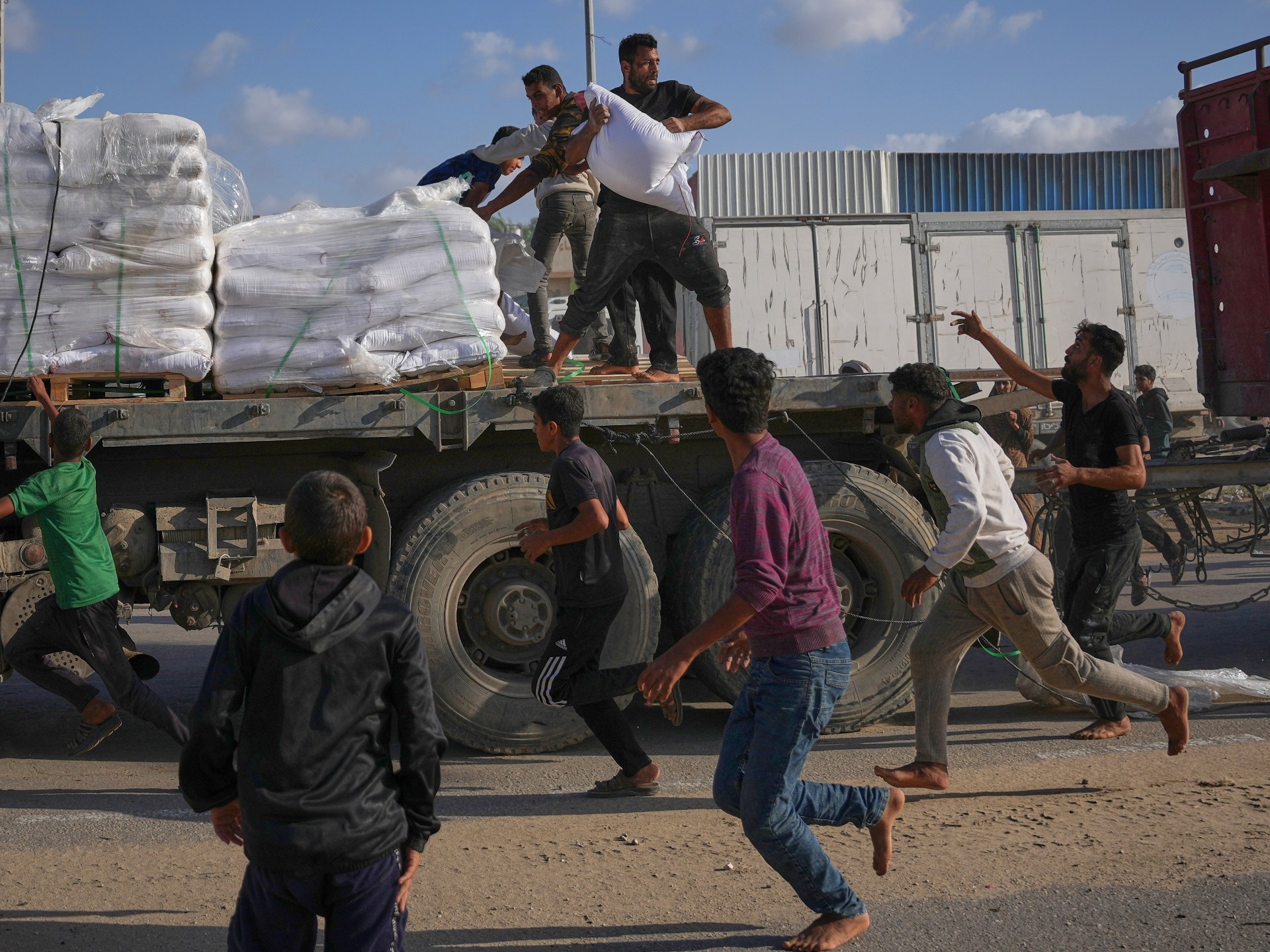 The roadblocks keeping Gaza aid from reaching warehouses