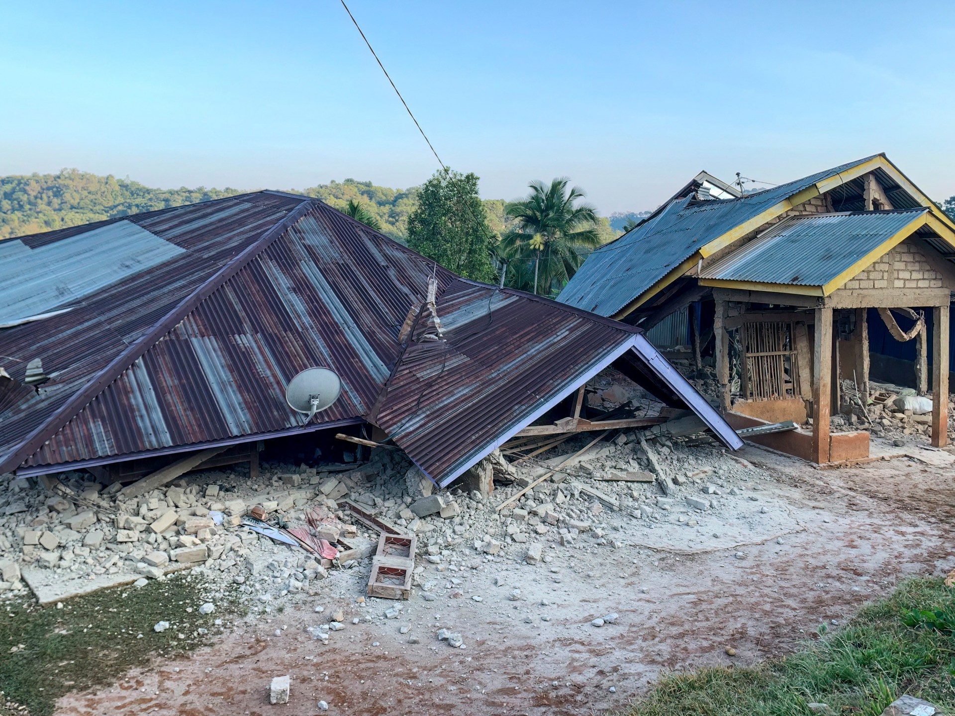 Magnitude 7.7 earthquake strikes off Flores Island
