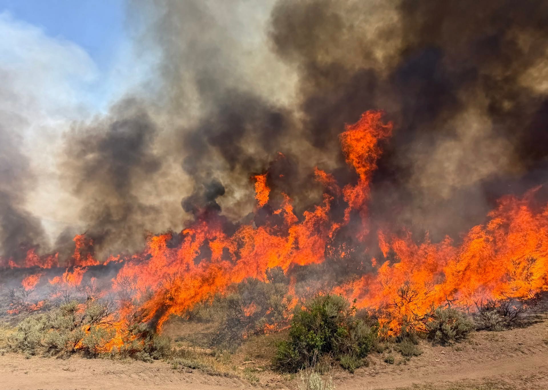 Pilot and crew member die battling Utah wildfire