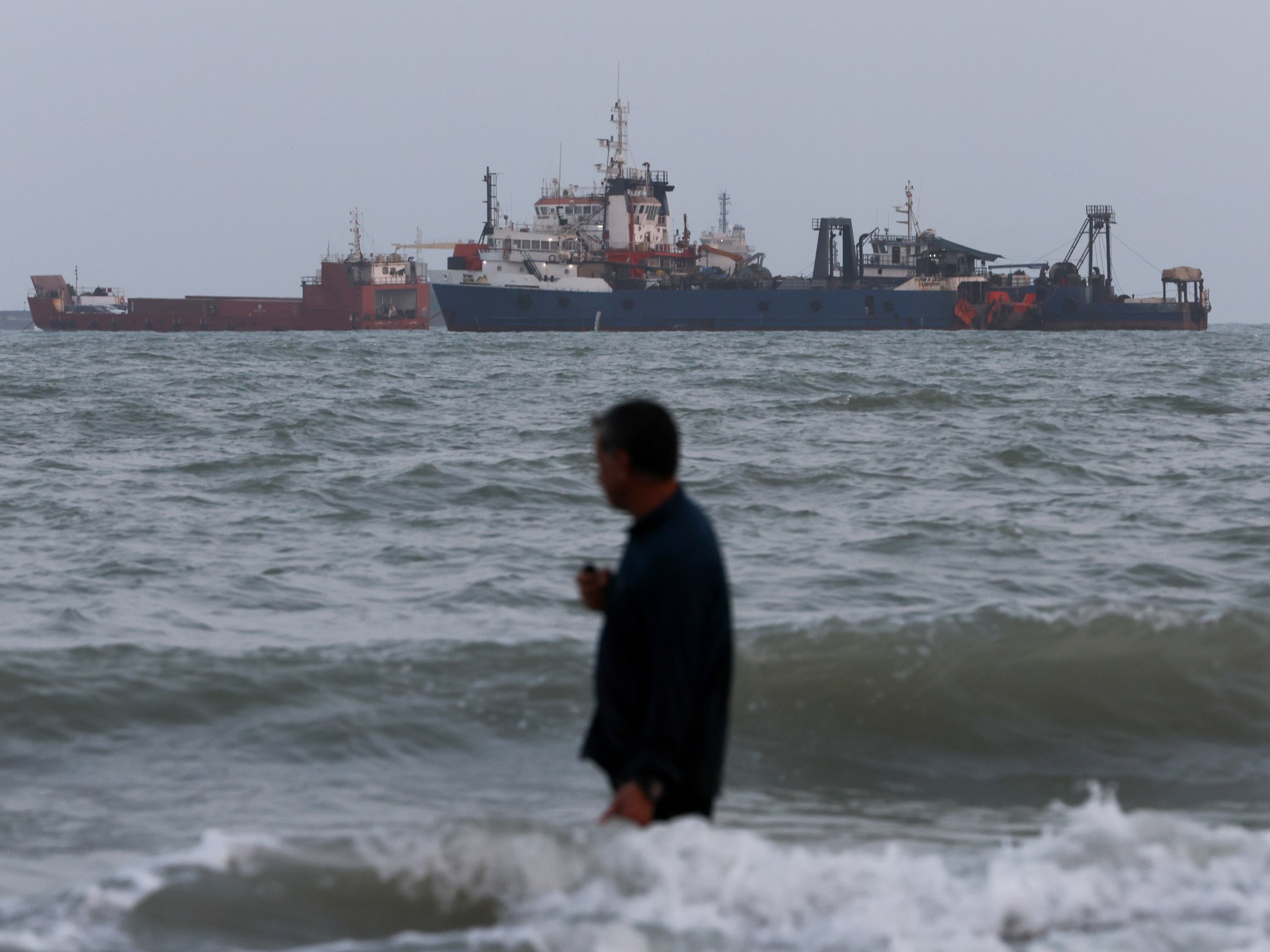 Iran weighs economic survival as Washington threatens harsher sanctions