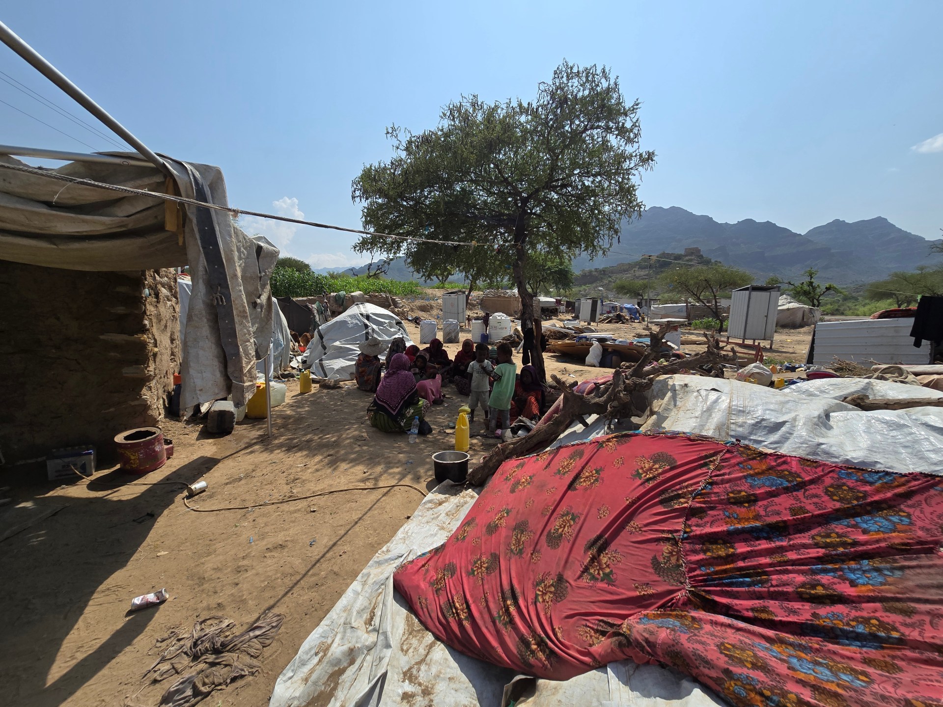 Renewed Yemen battles drive families from their homes again