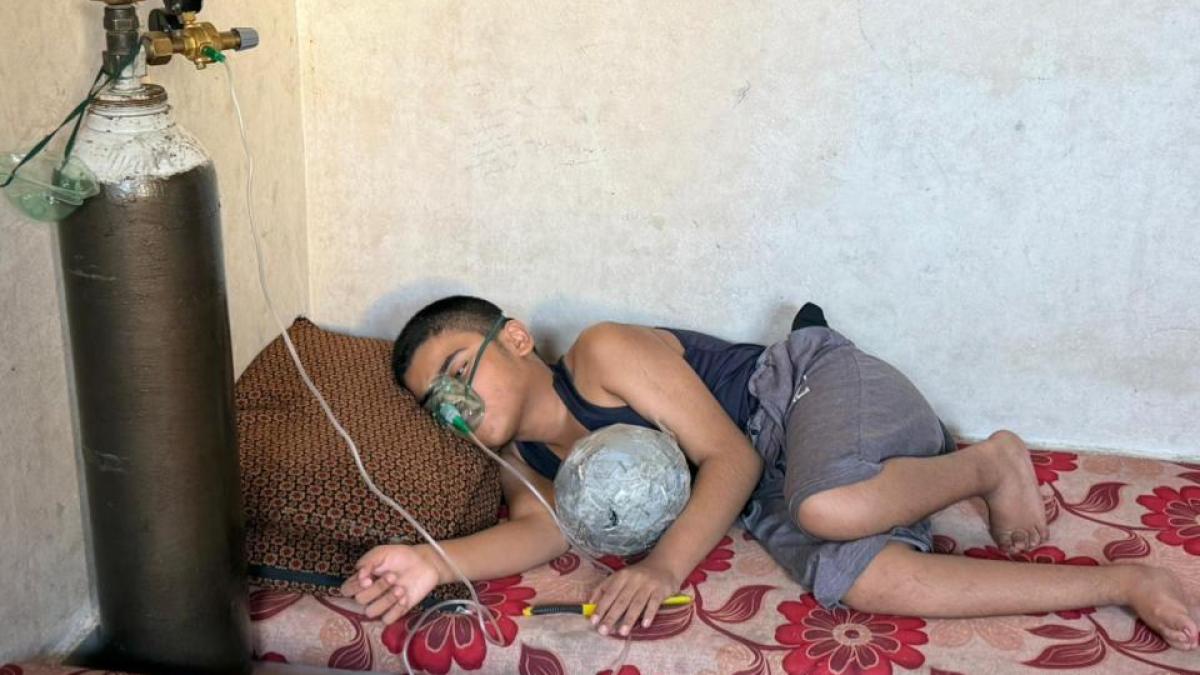Families struggle to secure oxygen as Gaza facilities fail