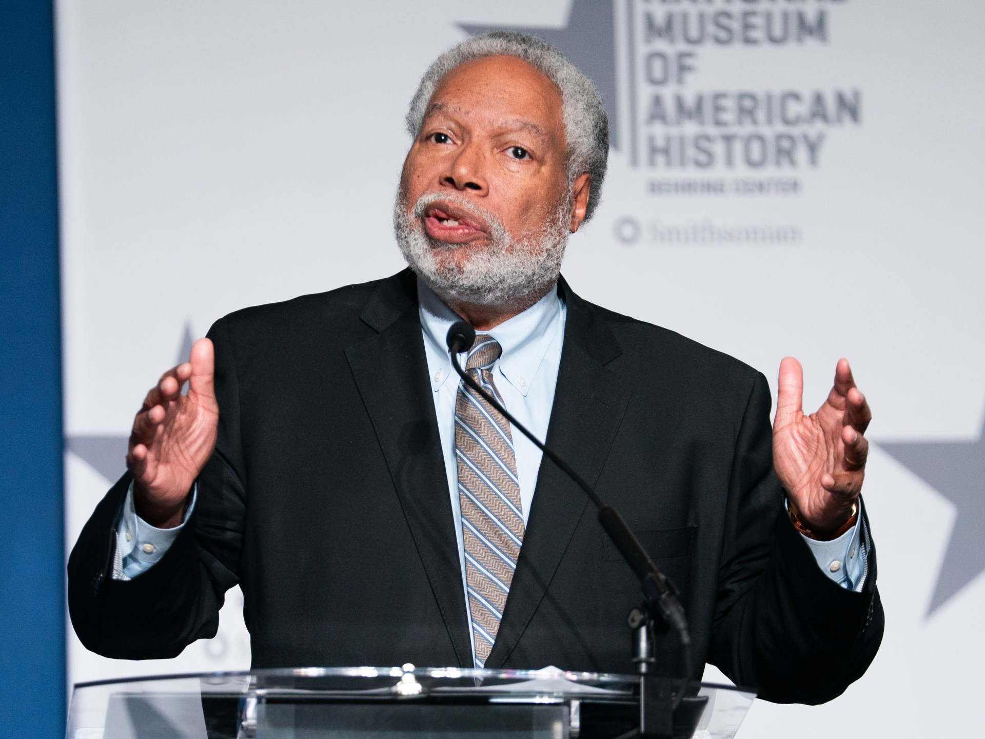 Lonnie Bunch announces departure from Smithsonian leadership