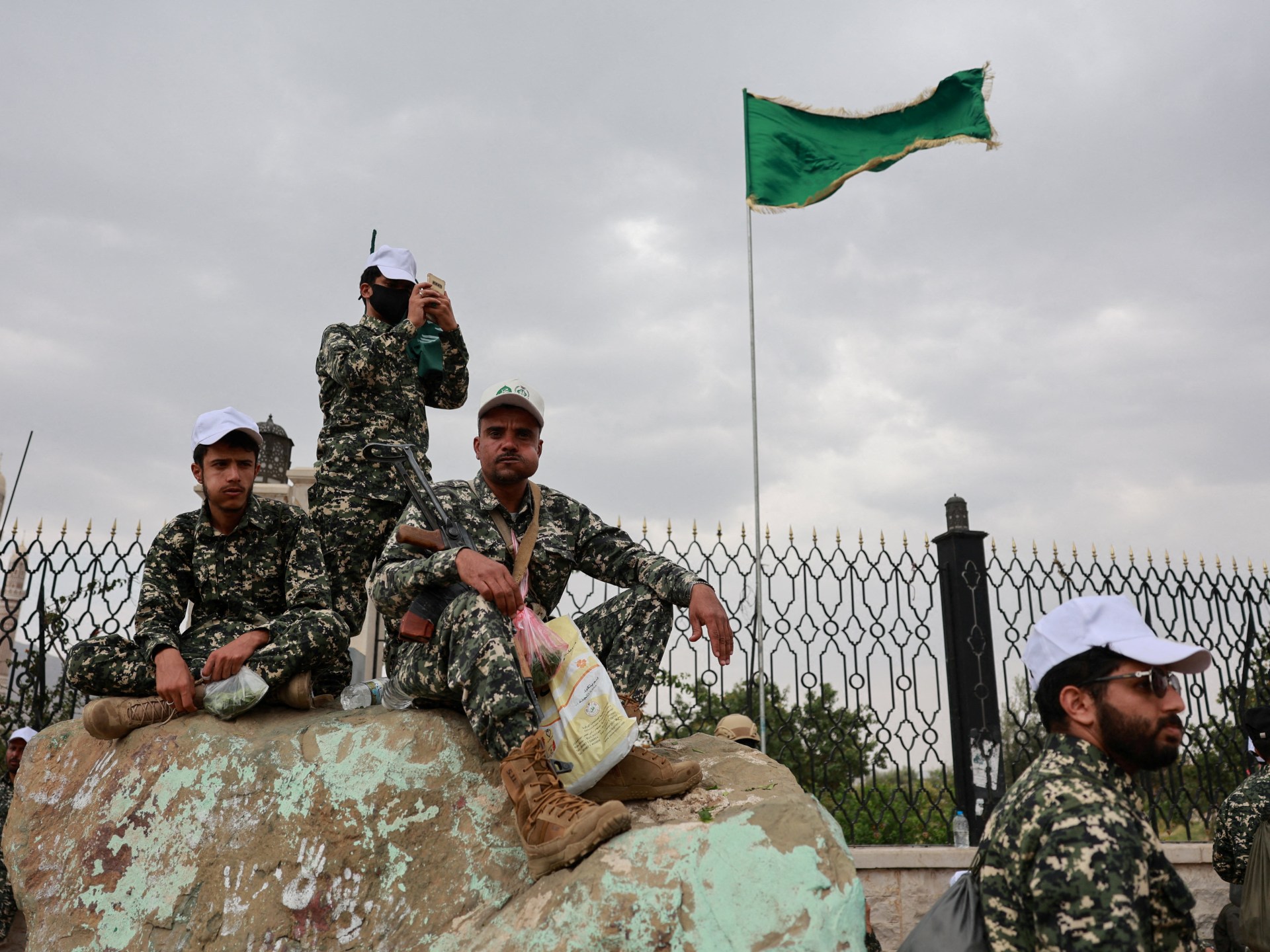 Fresh fighting in western Taiz forces Yemenis to flee again