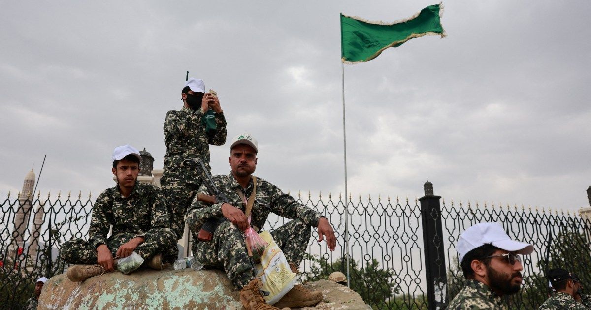Government warplanes strike Houthi positions in Yemen fighting