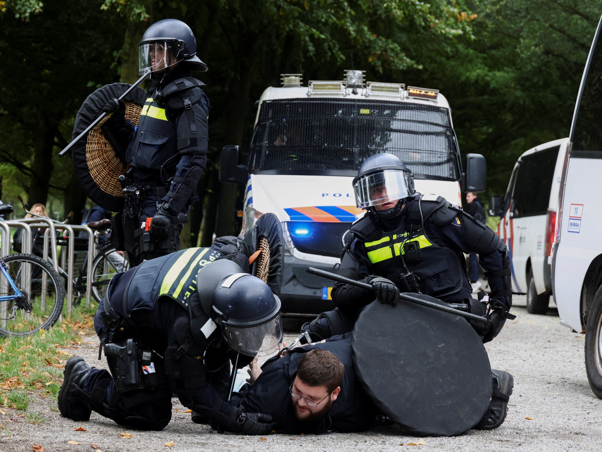 Riot police disperse far-right rally in The Hague