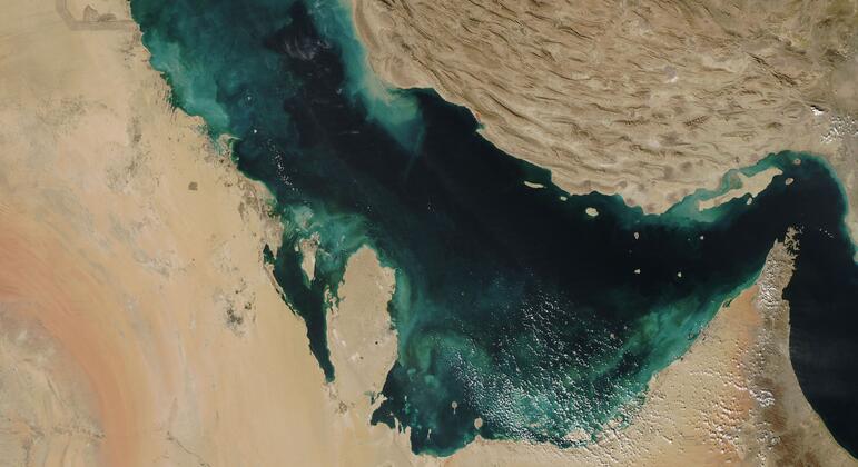 Shipping near-standstill in the Strait of Hormuz amid US-Iran hostilities