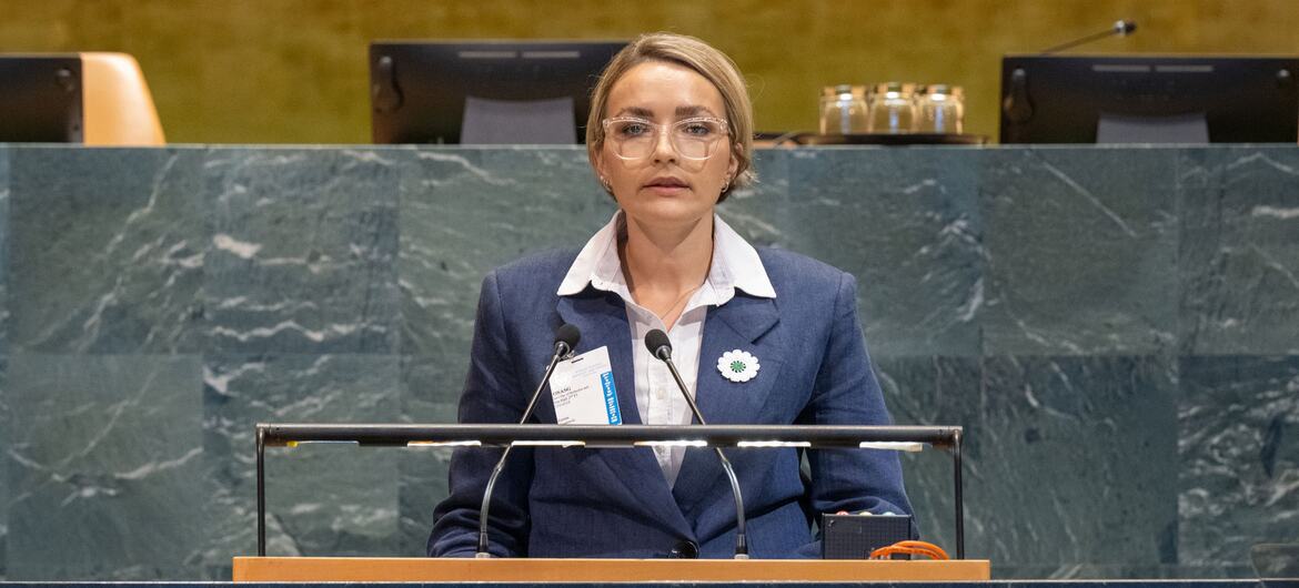 UN Secretary-General Emina Sinanović delivers a speech at a podium during a UN Security Council meeting in New York.