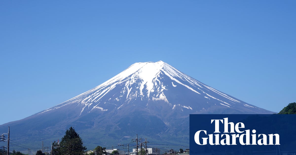 Seven-year-old left alone on Mount Fuji during family hike