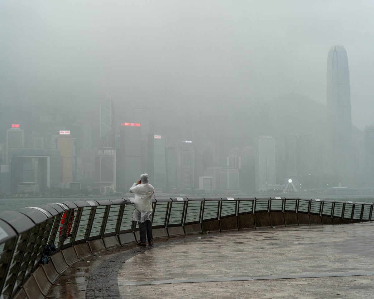Strong Typhoon Noul Hits Southern China and Hong Kong, Forcing Over 715,000 to Evacuate