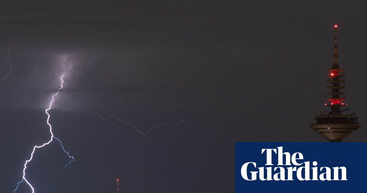 Record atmospheric moisture raises risks of heat and heavy rain