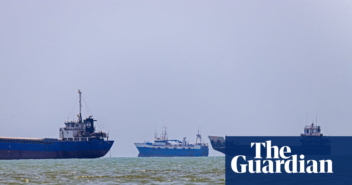US strikes on Iran trigger rise in oil prices and fall in global stocks amid Hormuz tensions