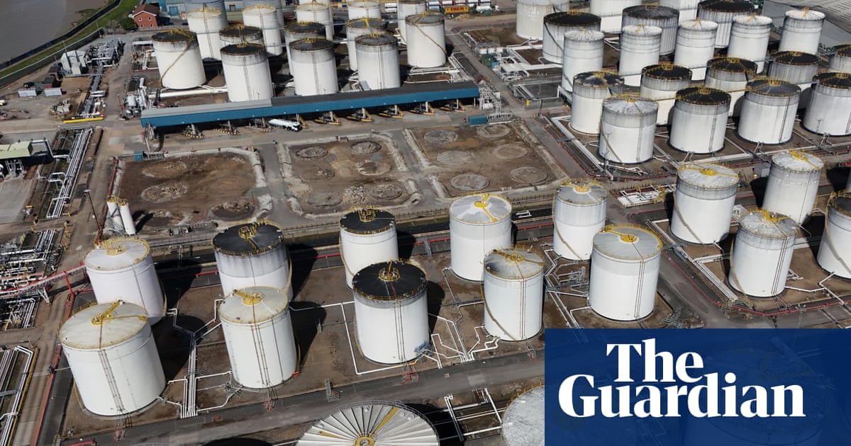 Brent crude tops $100 as Gulf fighting raises supply fears