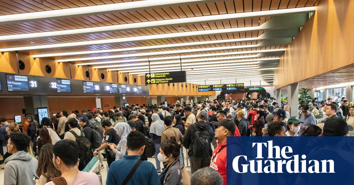 Anak Krakatau eruption disrupts flights across Indonesia