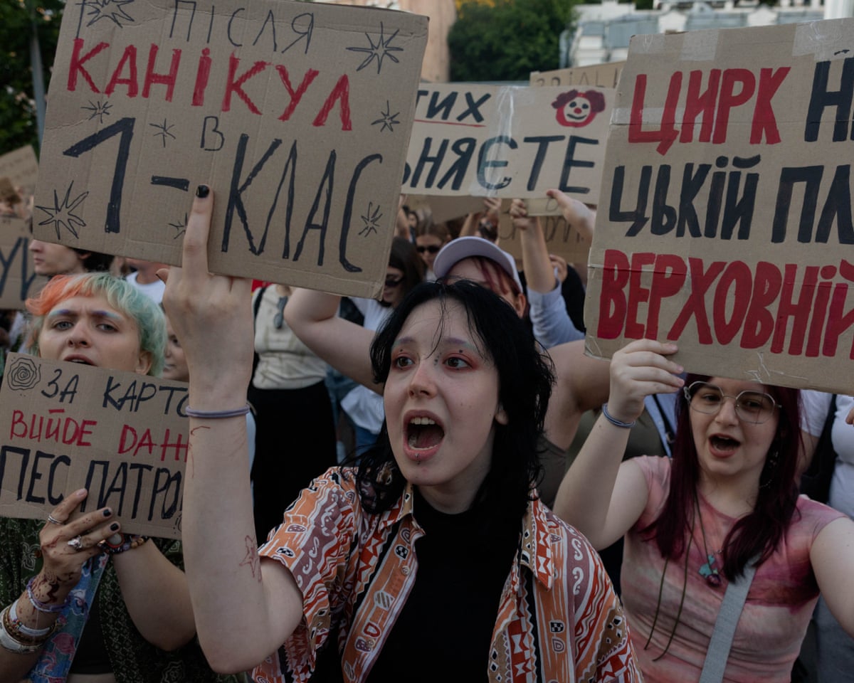 Thousands protest Fedorov’s removal amid Zelenskyy’s efforts to restore relations with Poland