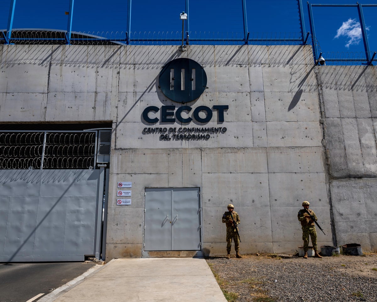 Venezuelan men file lawsuit against aviation companies for transport to Salvadorian terrorism jail