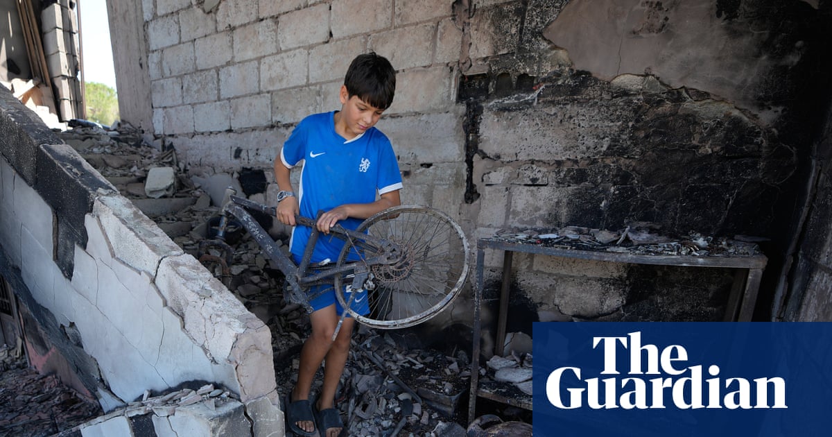 One killed and at least 11 wounded in southern Lebanon strikes