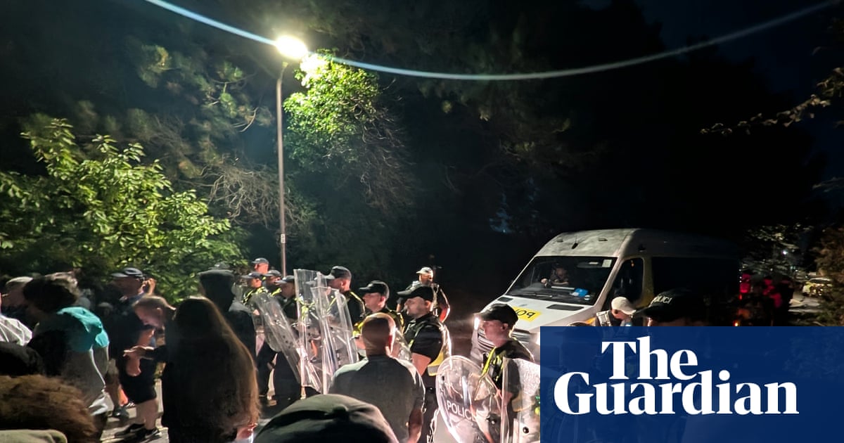 Police remove far-right activists after Portsmouth road blockade
